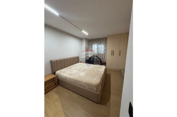 Tirane, jepet me qera apartament 1+1 , 36 m² 400 € 