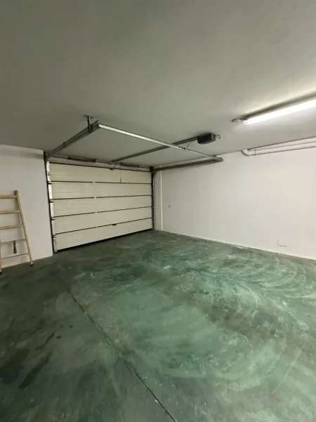 Tirane, jepet me qera Vile 3 Katshe Kati 4, 270 m² 2.500 € (TEG)