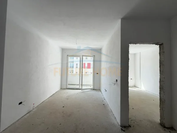 Tirane, shitet apartament 1+1+Ballkon Kati 4, 57 m² 77.000 € (Univers City)