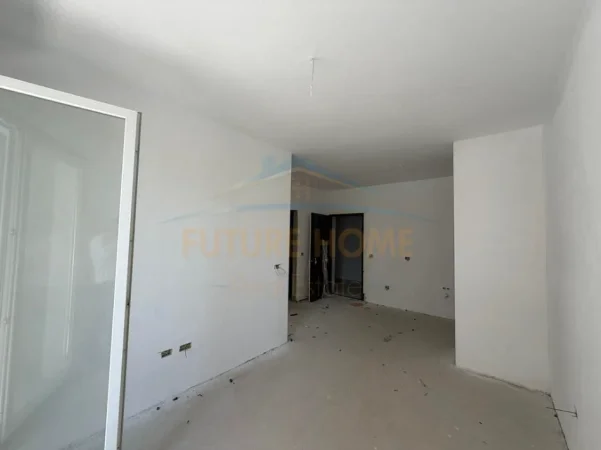 Tirane, shitet apartament 1+1+Ballkon Kati 4, 57 m² 77.000 € (Univers City)