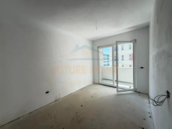Tirane, shitet apartament 1+1+Ballkon Kati 4, 57 m² 77.000 € (Univers City)