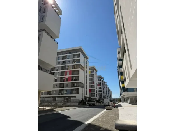 Tirane, shitet apartament 1+1+Ballkon Kati 4, 57 m² 77.000 € (Univers City)