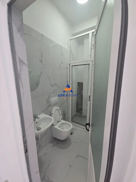 Tirane, jepet me qera ambjent biznesi Kati 0, 70 m² 650 € 