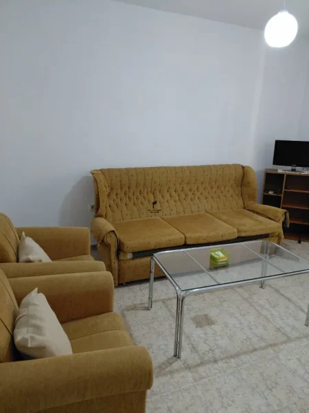 Tirane, jepet me qera apartament 2+1 Kati 3, 71 m² 500 € (ALI DEMI)
