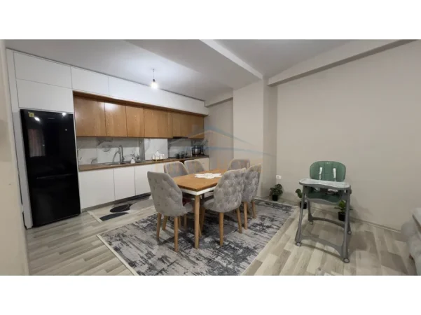 Tirane, shitet apartament 2+1+2+PARKIM , Kati 3, 107 m² 150.000 € (KOMPLEKSI JOLLA , ASTIR)