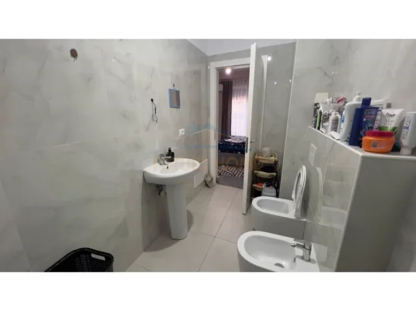 Tirane, shitet apartament 2+1+2+PARKIM , Kati 3, 107 m² 150.000 € (KOMPLEKSI JOLLA , ASTIR)