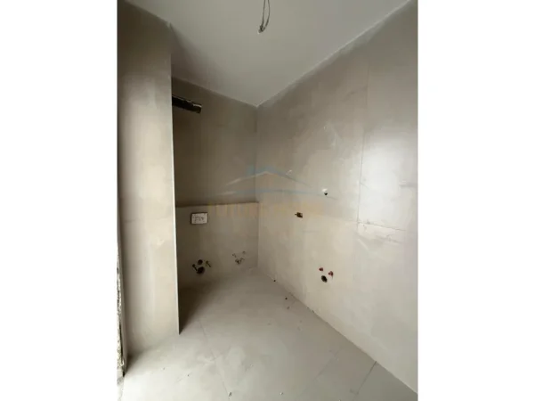 Tirane, shitet apartament 1+1 Kati 4, 57 m² 77.000 € (UNIVERS CITY , QTU)