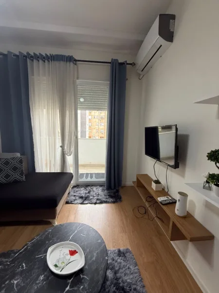 Tirane, jepet me qera apartament 1+1 Kati 5, 70 m² 500 € (Materniteti i Ri ne Brryl)