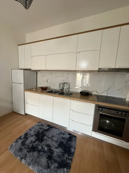 Tirane, jepet me qera apartament 1+1 Kati 5, 70 m² 500 € (Materniteti i Ri ne Brryl)