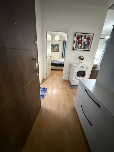 Tirane, jepet me qera apartament 1+1 Kati 5, 70 m² 500 € (Materniteti i Ri ne Brryl)