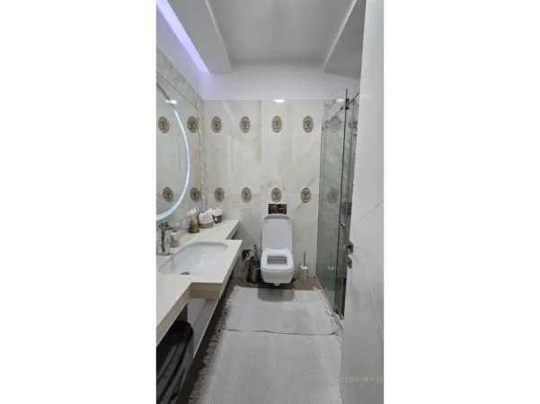 Tirane, jepet me qera apartament 3+1+Ballkon Kati 4, 142 m² 1.600 € (liqeni i thate)