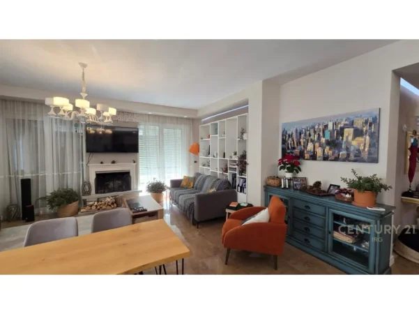 Tirane, jepet me qera apartament 3+1+Ballkon Kati 4, 142 m² 1.600 € (liqeni i thate)