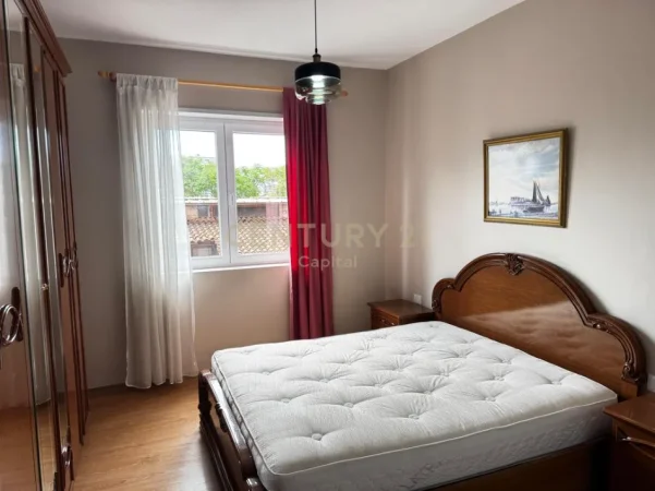 Tirane, jepet me qera apartament 2+1+Ballkon Kati 5, 96 m² 650 € (qsut)