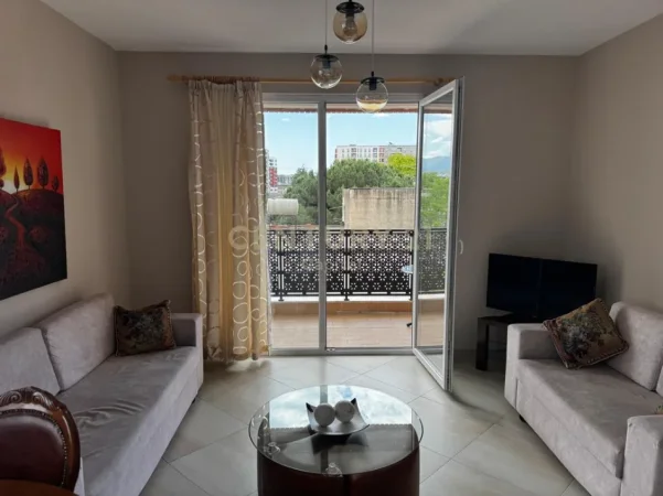 Tirane, jepet me qera apartament 2+1+Ballkon Kati 5, 96 m² 650 € (qsut)