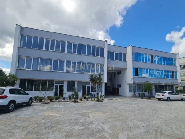 Tirane, shitet magazine Kati 0, 4.200 m² (Rinas)
