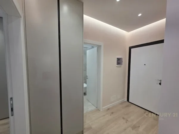 Tirane, jepet me qera apartament 1+1 Kati 9, 75 m² 850 € (mine peza)