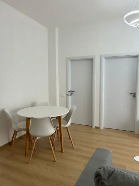 Tirane, jepet me qera apartament 1+1 Kati 3, 60 m² 450 € (ALI DEMI)