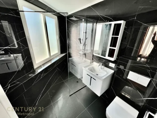 Tirane, jepet me qera apartament 2+1+Ballkon Kati 9, 100 m² 1.000 € (shkolla e baletit)