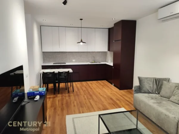 Tirane, jepet me qera apartament 2+1+Ballkon Kati 2, 106 m² 880 € (astir)