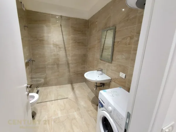 Tirane, jepet me qera apartament 2+1+Ballkon Kati 2, 106 m² 880 € (astir)