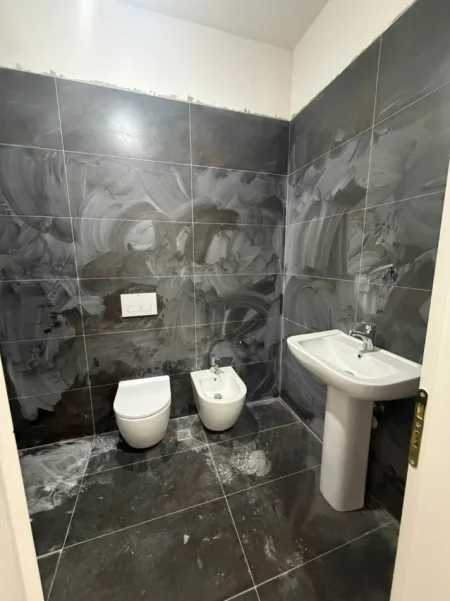 Tirane, shitet apartament 3+1 Kati 5, 125 m² 385.000 € (Komuna e Parisit)