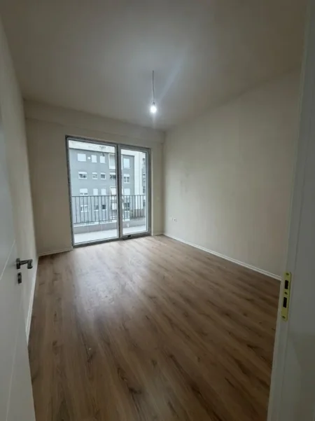 Tirane, shitet apartament 3+1 Kati 5, 125 m² 385.000 € (Komuna e Parisit)
