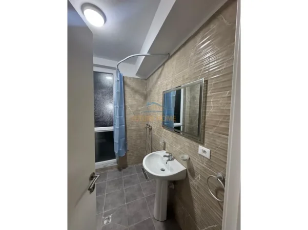Tirane, jepet me qera apartament 2+1+Ballkon Kati 2, 85 m² 520 € (Rruga 5 Maj)
