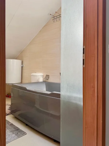 Tirane, jepet me qera Vile 2+1 , 180 m² 1.000 € (rruga e elbasanit)