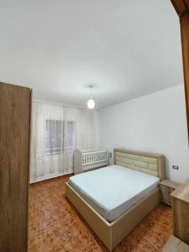 Tirane, jepet me qera apartament 2+1 Kati 1, 100 m² 430 € (Yzberisht)