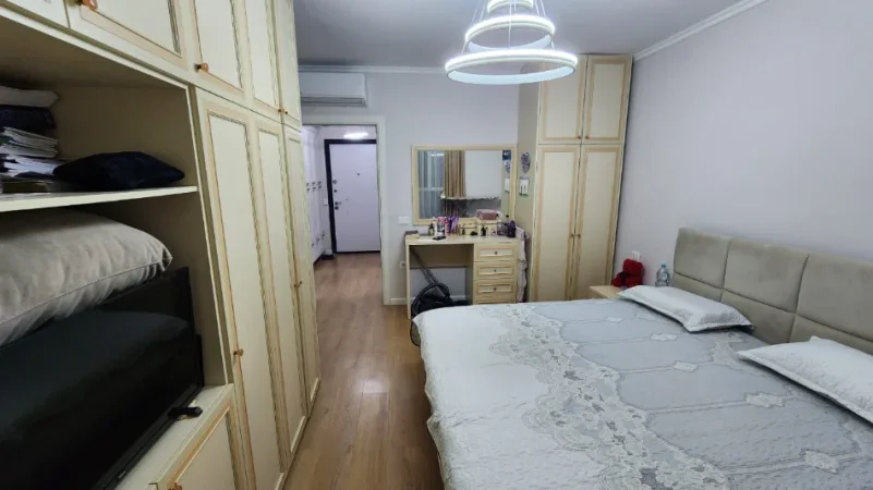 Tirane, shitet apartament 1+1 Kati 5, 69 m² 135.000 € (Yzberisht)