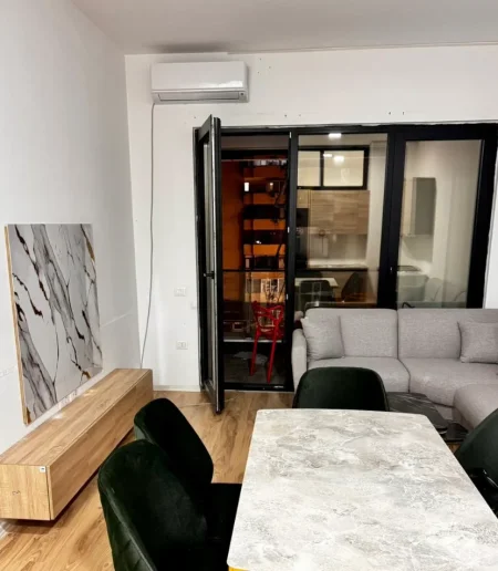Tirane, jepet me qera apartament 2+1 , 90 m² 700 € 