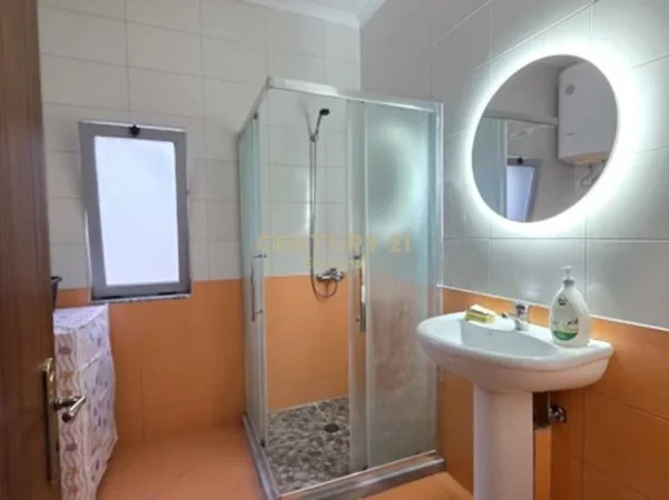 Tirane, jepet me qera apartament 1+1 Kati 4, 60 m² 500 € (astir)