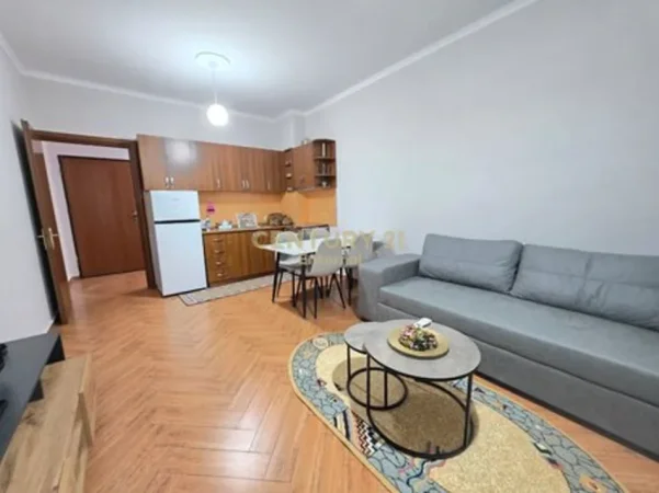 Tirane, jepet me qera apartament 1+1 Kati 4, 60 m² 500 € (astir)