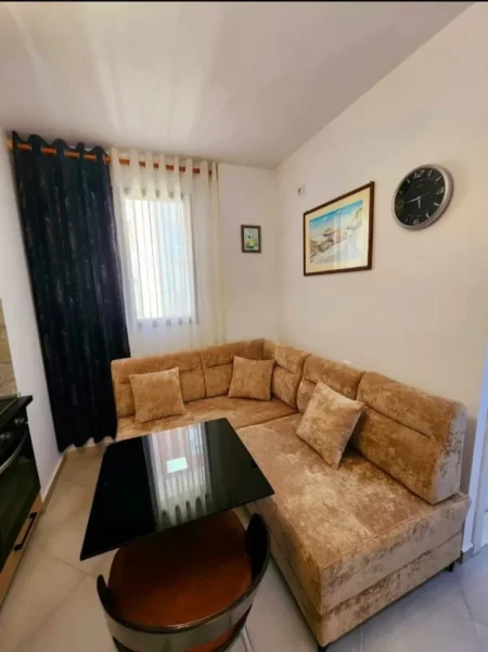 Tirane, jepet me qera apartament 1+1 Kati 4, 70 m² 400 € (Rruga 5 Maji)