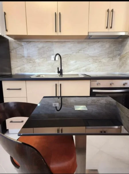Tirane, jepet me qera apartament 1+1 Kati 4, 70 m² 400 € (Rruga 5 Maji)