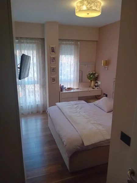 Tirane, jepet me qera ambjent biznesi Kati 4, 130 m² 1.000 € (Dupleks 3 1 Rruga 5 Maji)