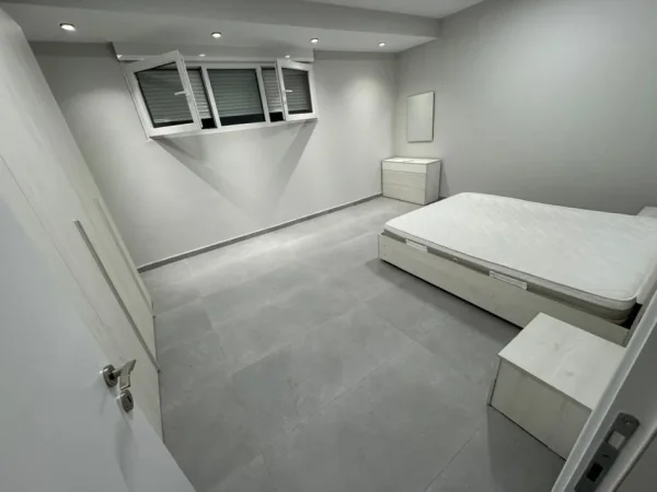 Tirane, jepet me qera apartament 1+1 Kati 1, 60 m² 400 € (Shkolla E Bashkuar)