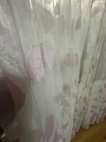 Shitet Perde 6 m x 2,60. Çmimi 2500 leke