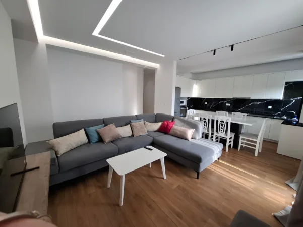 Tirane, jepet me qera Vile 3+1 Kati 2, 550 € 