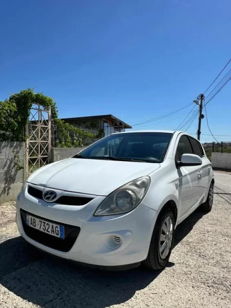 Durres, shes makine Shitet hyundai Benzin+Gaz, e bardhë manuale 3.500 €