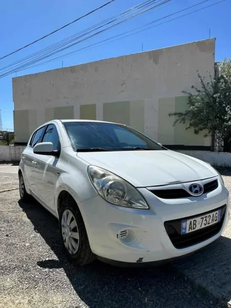 Durres, shes makine Shitet hyundai Benzin+Gaz, e bardhë manuale 3.500 €