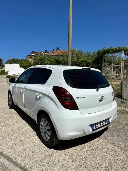 Durres, shes makine Shitet hyundai Benzin+Gaz, e bardhë manuale 3.500 €