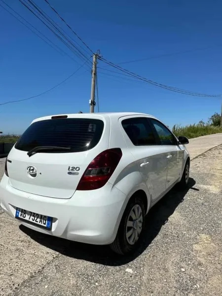 Durres, shes makine Shitet hyundai Benzin+Gaz, e bardhë manuale 3.500 €