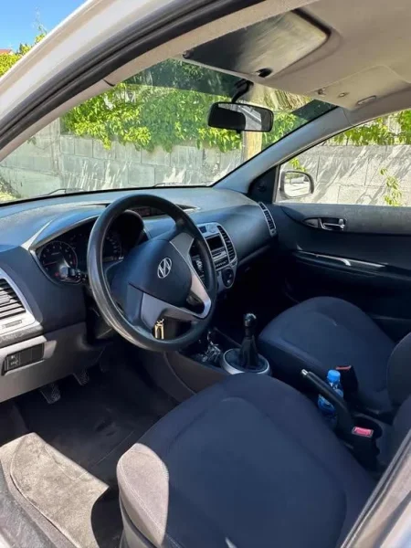 Durres, shes makine Shitet hyundai Benzin+Gaz, e bardhë manuale 3.500 €