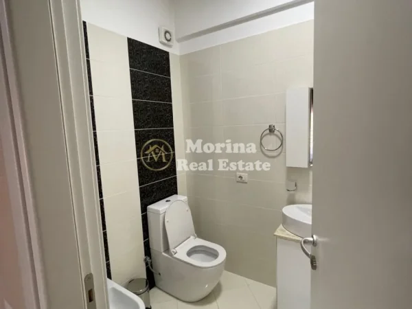 Tirane, jepet me qera apartament 3+1 Kati 4, 130 m² 1.300 € (Liqeni I Thate)