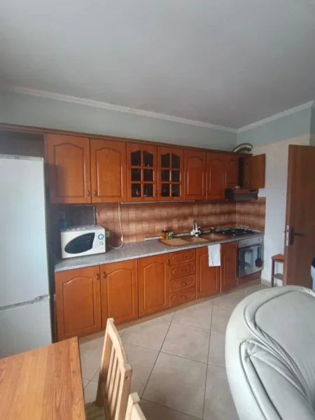 Tirane, jepet me qera apartament 2+1 Kati 8, 90 m² 400 € (Kinostudio)