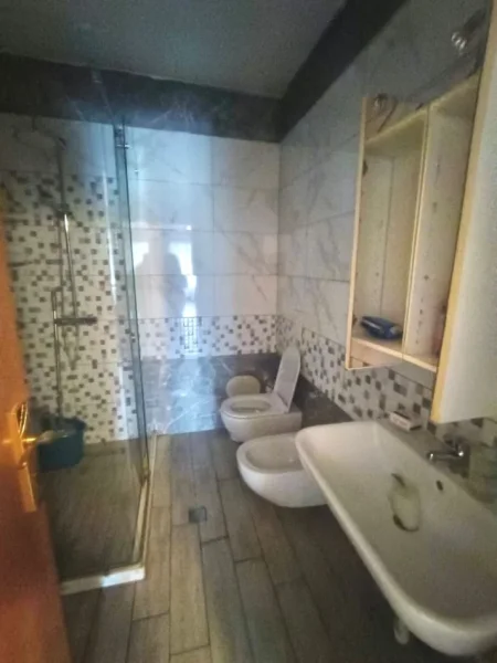 Tirane, jepet me qera apartament 2+1 Kati 8, 90 m² 400 € (Kinostudio)