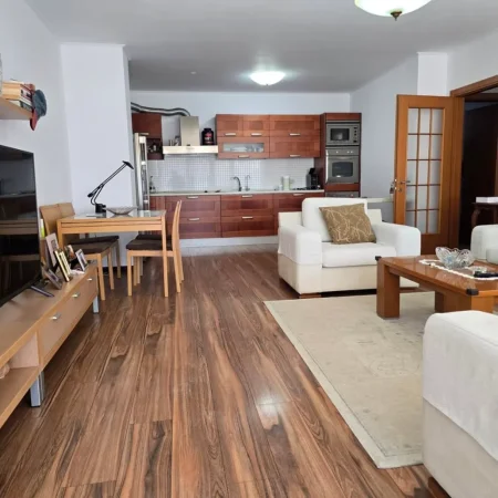 Tirane, shitet apartament 2+1+Ballkon Kati 8, 130 m² (Vaso Pasha)