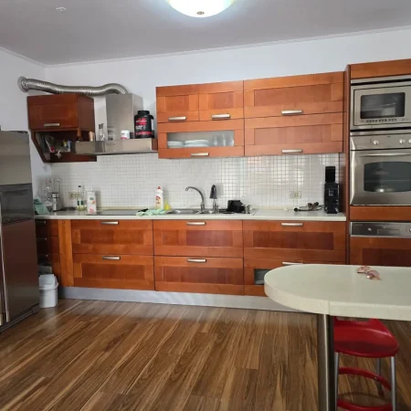 Tirane, shitet apartament 2+1+Ballkon Kati 8, 130 m² (Vaso Pasha)