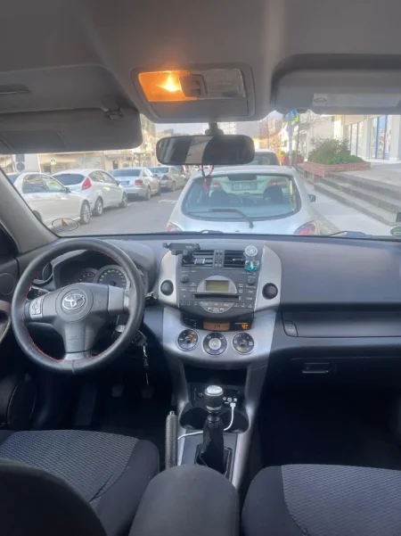 Tirane, shes SUV | Fuoristrad | xhip Toyota Rav4 Nafte, gri metalizato manuale 250.000 km 5.500 €